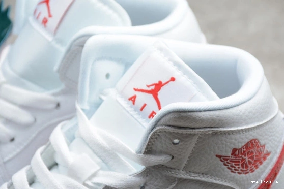 BQ6472-106 Mid BQ6472-106 Red 1 White (W) University Jordan 0101